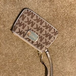 Michael kors wristlet
